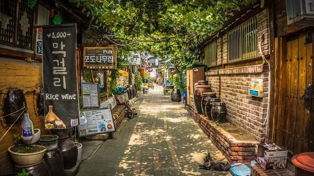 Insa-dong, lặng lẽ góc phố cổ giữa chốn thủ đô hoa lệ Seoul
Insa-dong là khu phố cổ nằm tạ