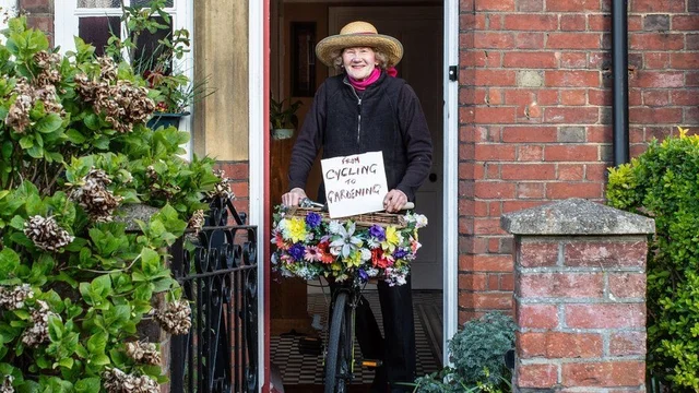 "Cuộc sống qua những ô cửa sổ"
Tại Bedford,  Anh
Ảnh:  Chiara Mac Call 

Cre: zing vn