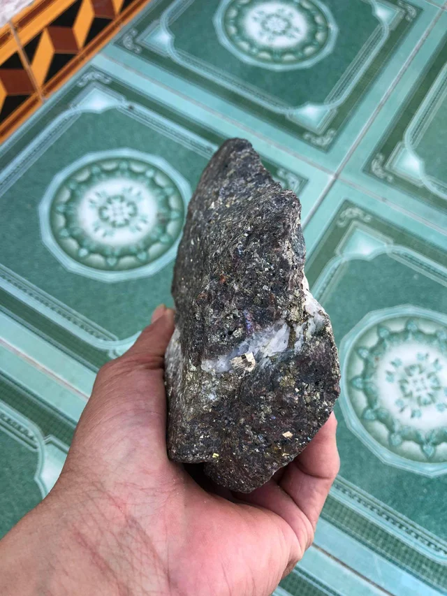 Cho hỏi cả nhà ai biết đá này là đá gì không?