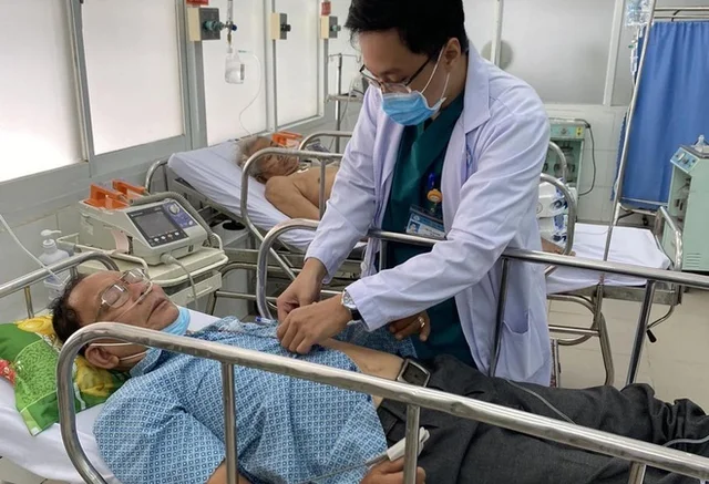 Thế mới thấy tinh thần đoàn kết của người Việt Nam
Bệnh viện Chợ Rẫy cứu cha của bác sĩ đa