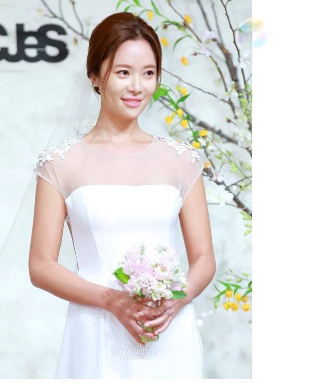 NỮ DIỄN VIÊN HWANG JUNG EUM NỘP ĐƠN LY HÔN
Hwang Jung Eum kết hôn với cựu golf thủ nổi tiế