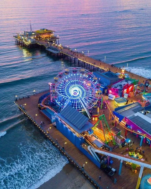 Santa Monica Pier, California 🎡 🎢 
Artist 📷 @asenseofhuber