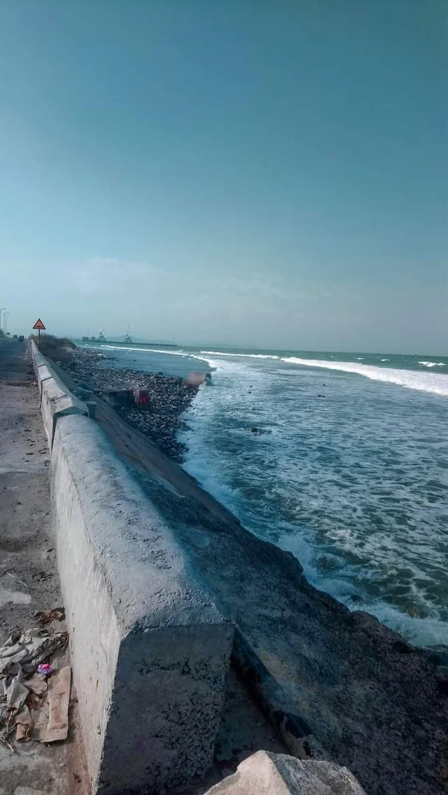 Đi hóng gió biển thôi 
1 nơi cực đẹp để ngắm những con sóng dài ở nhà máy đóng tàu hyundai