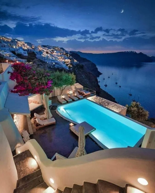 Santorini, Greece 🇬🇷
Photo by: @momentsofgregory [IG]