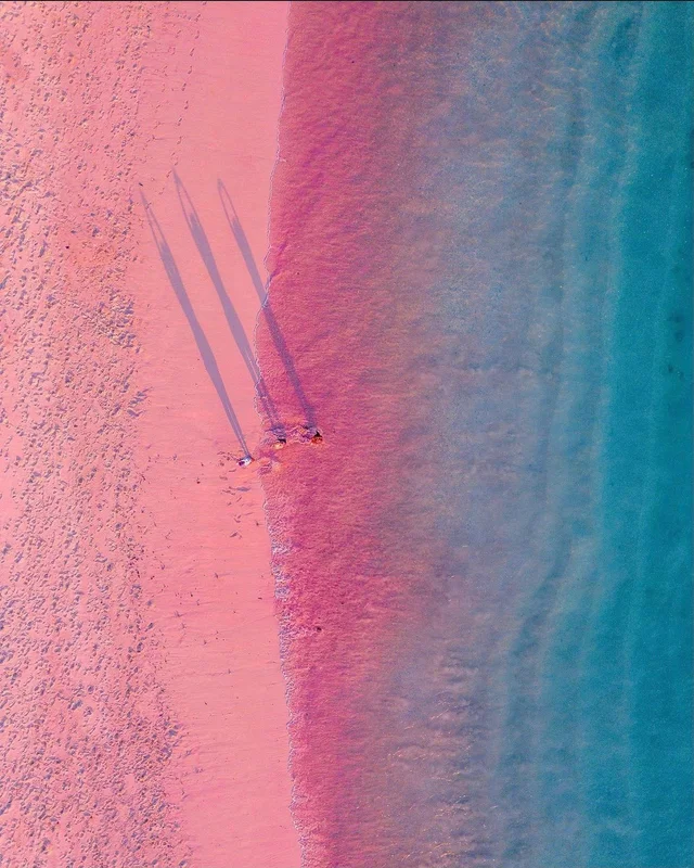 So pink! 💗 ~ Pink Beach, Komodo Islands, Indonesia 👙

📸 Instagram.com/kyrenian