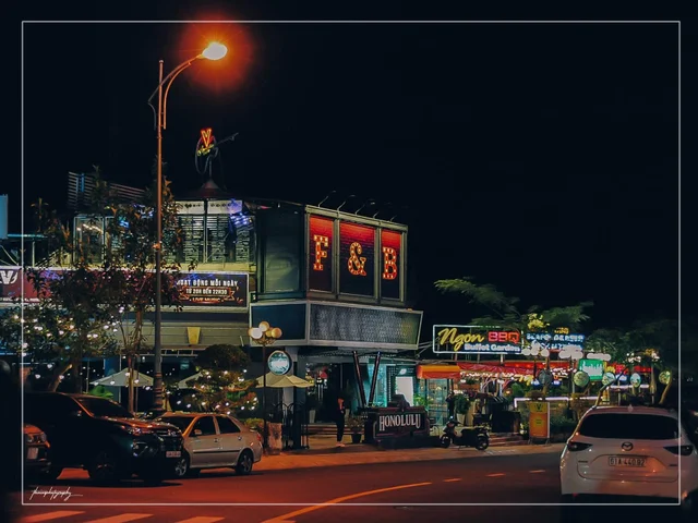 Chợ Đà lạt về đêm làm xao xuyến bao nhiêu con người 🌲
Cre: Nguyễn Thái An