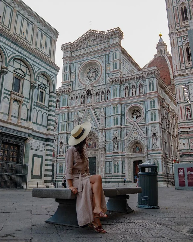 Florence is the capital of the region of Tuscany, central Italy. With a population of 358,
