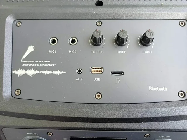 Loa Bluetooth karaoke di động Cao Cấp
Âm Thanh Cực Hay 
pin Sử Dụng 8h Bảo hành 12 tháng
n