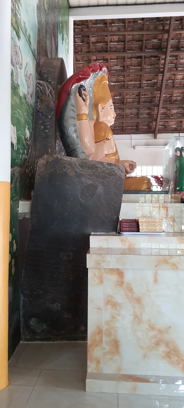 chùa Linh Sơn Tự với tượng phật 4 tay thần vishnu niên đại 2000 năm với bia đá chữ cổ thời