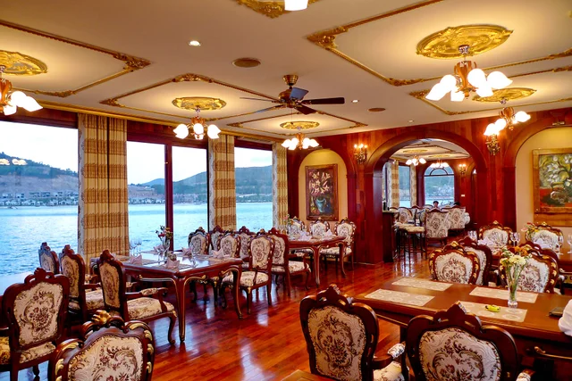 Tour cao cấp -  Tour ăn tối du thuyền Vịnh Nha Trang