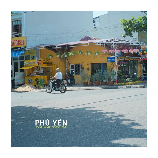 Mùa hè Phú Yên nắng giòn tan, vài góc phố xinh, vài chùm hoa giấy bên đường, vài điều vụn 