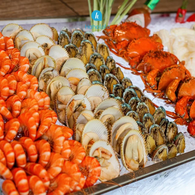 🥳🥳 SEAFOOD BUFFET AT PARKVIEW CAFÉ 
✨ This May, make a date with friends to enjoy an ele