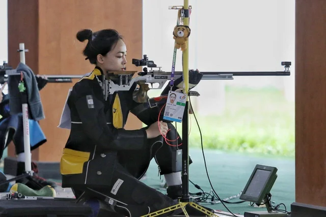 | HCV thứ 158 từ Bắn súng
Xạ thủ trẻ Phí Thanh Thảo trong lần đầu dự SEA Games đã giành đư