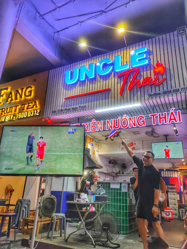 Bọn mình qua đây ăn gỏi Thái Lan mừng đội nhà làm gỏi TL 🤩🤩