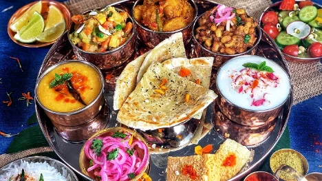 Bùng nổ hương và sắc với món thali trong ẩm thực Ấn Độ