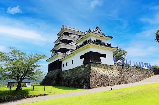 👀 Chiêm ngưỡng vẻ đẹp kiến trúc đầy độc đáo của tòa thành Ozu 
🏯 Thành Ozu tọa lạc trên 