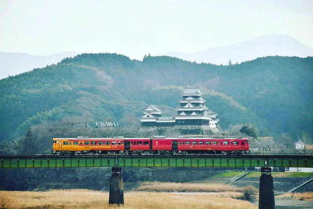👀 Chiêm ngưỡng vẻ đẹp kiến trúc đầy độc đáo của tòa thành Ozu 
🏯 Thành Ozu tọa lạc trên 