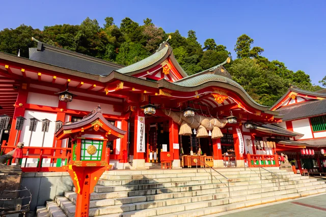 ⛩ Vẻ đẹp linh thiêng của đền Taikodani Inari giữa núi rừng hùng vĩ
🏮 Taikodani Inari là đ
