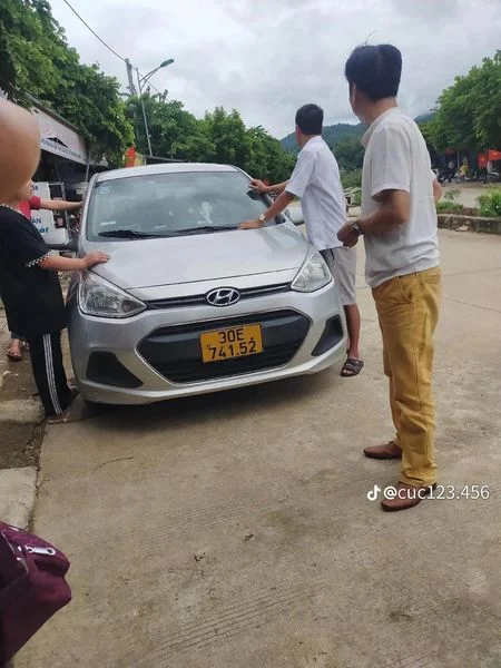 Chở khách từ Hà Nội lên Điện Biên: Chú lái Taxi bị quỵt mất 6 triệu đồng. . .
Theo các Ric