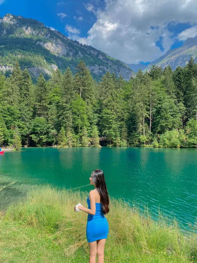 Ừm. Hãy để tôi định nghĩa vẻ đẹp của thiên nhiên bằng cách đưa bạn đến Hồ Blausee ☺️ Một v