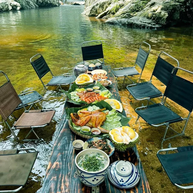 Một buổi cắm trại bên suối với những đặc sản quê hương Khánh Sơn, Khánh Hoà ❤️
——
📸 Ảnh x