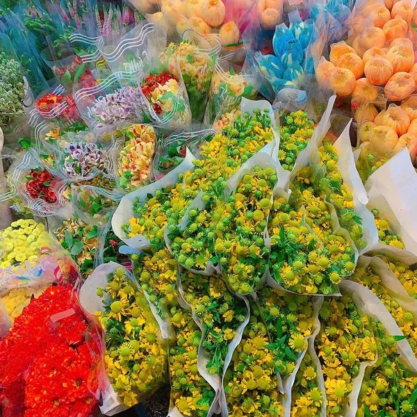 📍 Chợ hoa Quảng Bá