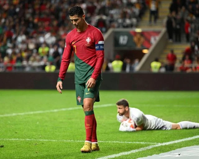 🚨Bồ Đào Nha như CHẤP MỘT NGƯỜI khi cố xếp Ronaldo vào đội hình.
‼Sau trận thua Tây Ban Nh