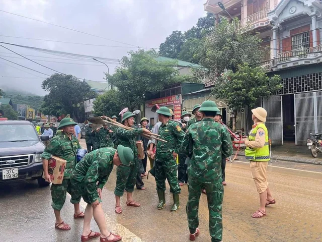 Tình quân dân sau cơn lũ quét ở Kỳ Sơn (Nghệ An) 🥰