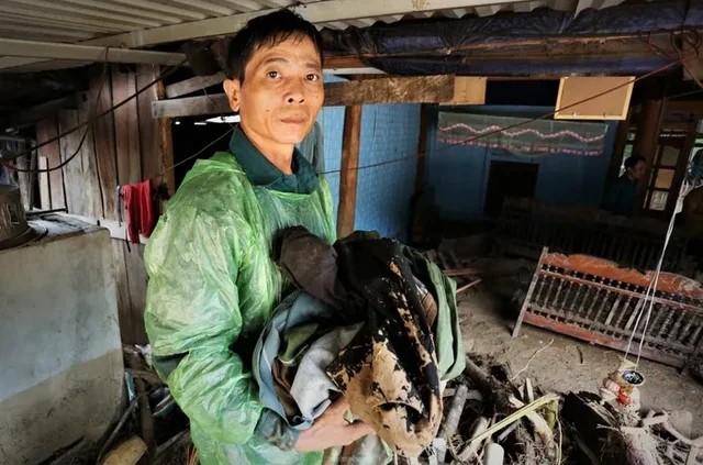 🌊 Hình ảnh tan hoang sau trận lũ quét kinh hoàng ở Nghệ An

👉 Trận lũ quét kinh hoàng qu