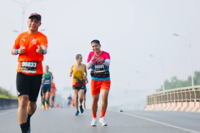 Hoàn thành FM 42km đầu tiên vui vẻ về đích , Long Biên Marathon 2022