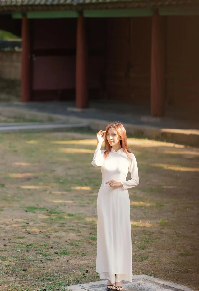 Một chiếc áo dài xinh đẹp khoe sắc giữa trời thu Hàn Quốc 🍂🍂🍂 
--------
Mod: LynkLee
Ản