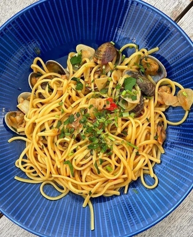 Nothing says comfort quite like an inviting plate of linguine with clams 🍝