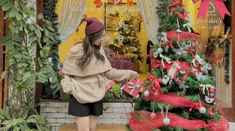 Địa điểm "sống ảo" mùa Giáng sinh tại Hà Nội: Check-in cùng cây thông "dát hàng hiệu"