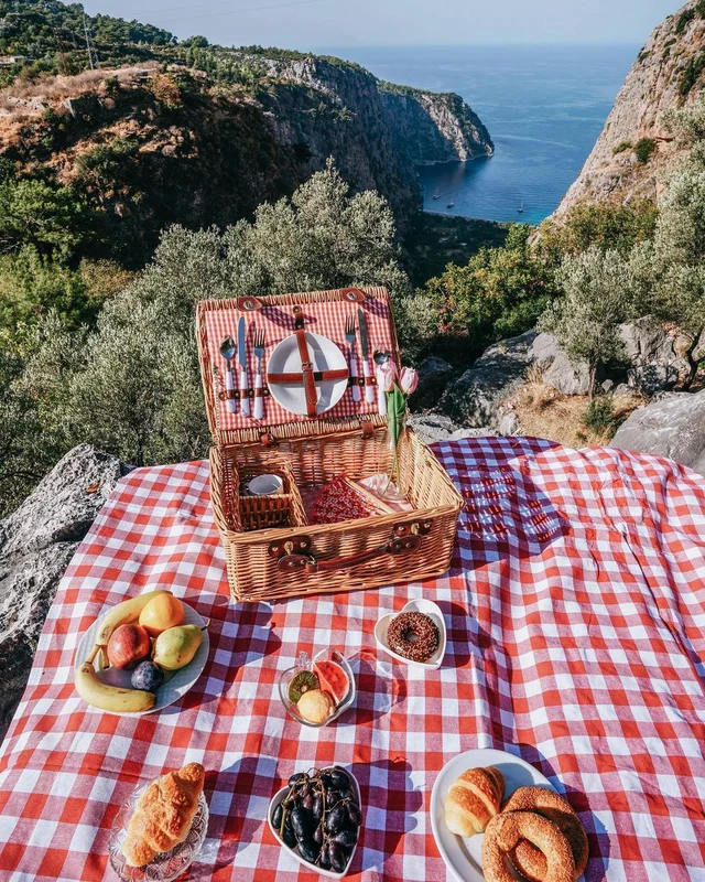 Would you like to have a picnic with this view? 🧺😍 
Driving along the coast & we couldn’