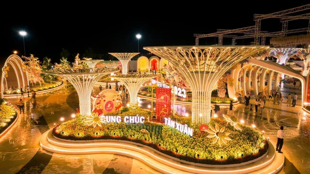 😘Choáng ngợp trước "đường hoa siêu hoành tráng" ở Kiên Giang
😘Đường hoa Xuân Phú Cường 2