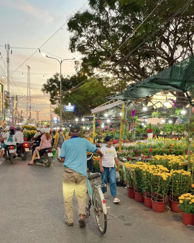 Chợ Hoa Long Xuyên 2️⃣9️⃣ TẾT 🧧
Chợ hoa xuân Long Xuyên được bố trí dọc theo hai tuyến đư
