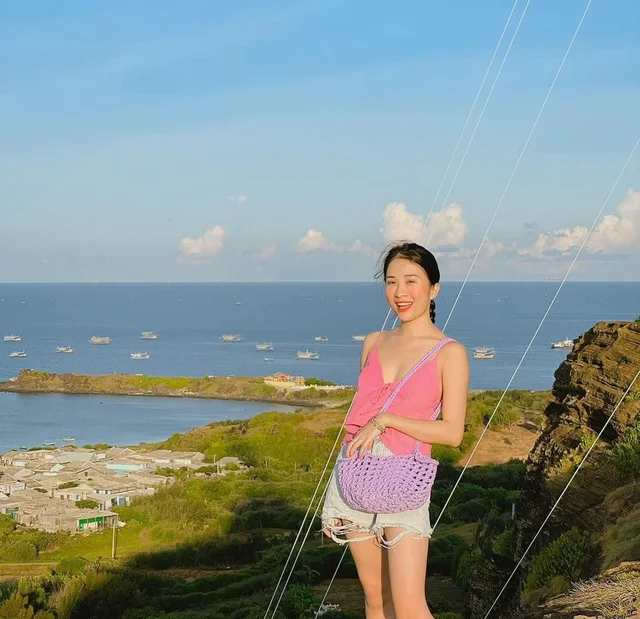 Bạn thân ơi, ra Tết mình làm một chuyến đi khắp Đảo Phú Quý nhé! 🌿🌊

ĐI HẾT SẠCH MẤY TỌA