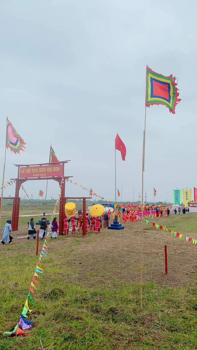 Bon chen mon men xem pháo hoa tại lễ hội Tịch Điền Đọi Sơn - Duy Tiên - Hà Nam 2023 .....
