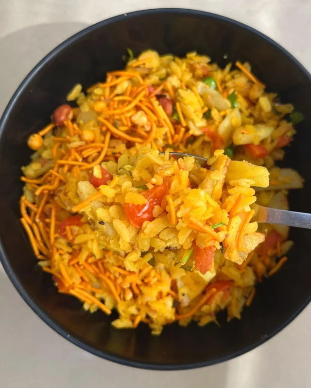 Spicy and Tangy Poha Recipe😍😍
#poha #vegetablepoha #poharecipe #poharecipes #breakfastre