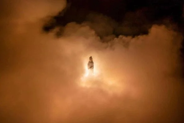 ✨ VẦNG SÁNG KÌ BÍ TRÊN ĐỈNH NÚI BÀ ĐEN !!! 😲
Mới đây, hình ảnh về một vùng mây phát sáng 