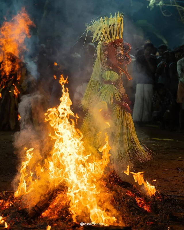 Tell me which photo you like the most??
✨Nayattu Gulikan Theyyam:

Theyyam is ritual art f
