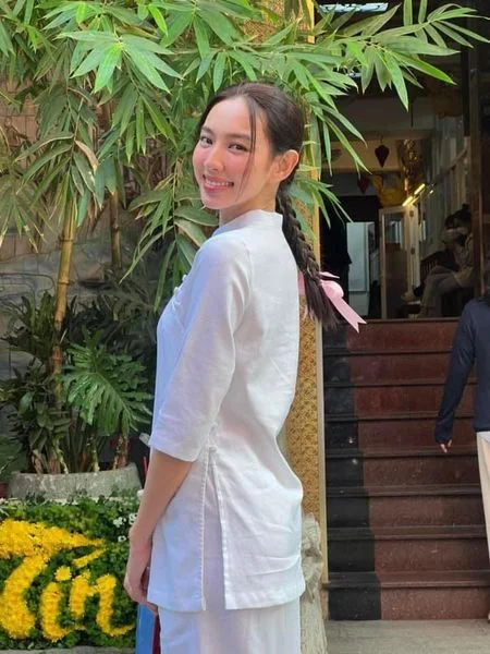 Hình ảnh Hoa hậu Thuỳ Tiên khi tham gia làm khách mời giao lưu trong talk show tại Chùa Gi