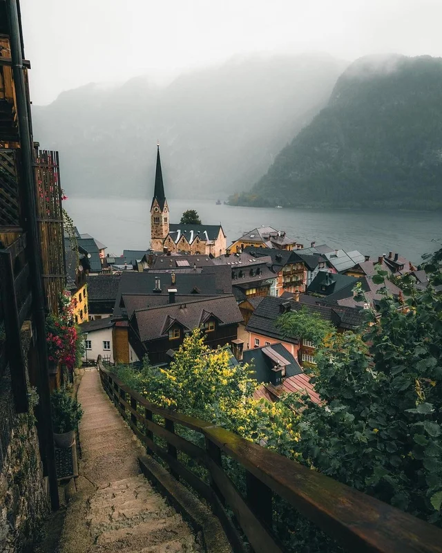 Discover Hallstatt, Austria’s Village Straight Out of a Fairytale 🤩 

🚗 How to Get to Ha