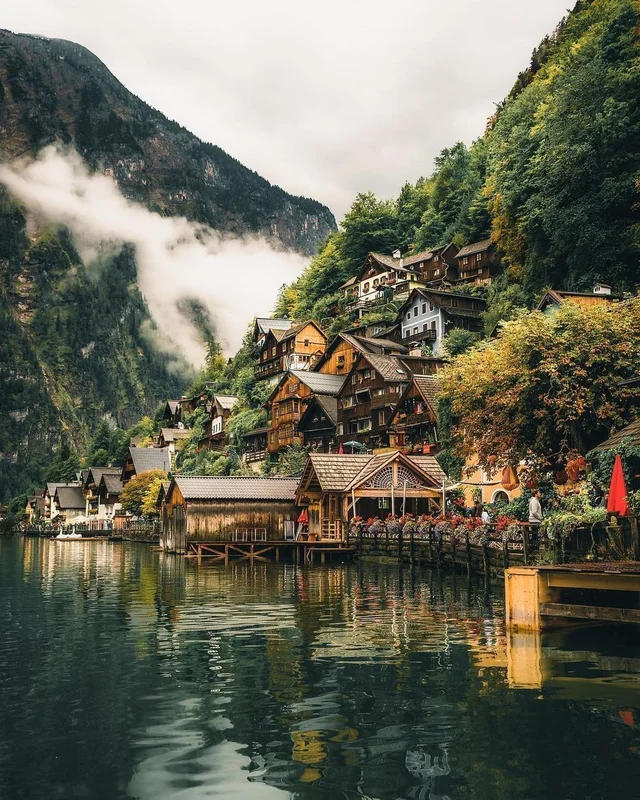 Discover Hallstatt, Austria’s Village Straight Out of a Fairytale 🤩 

🚗 How to Get to Ha