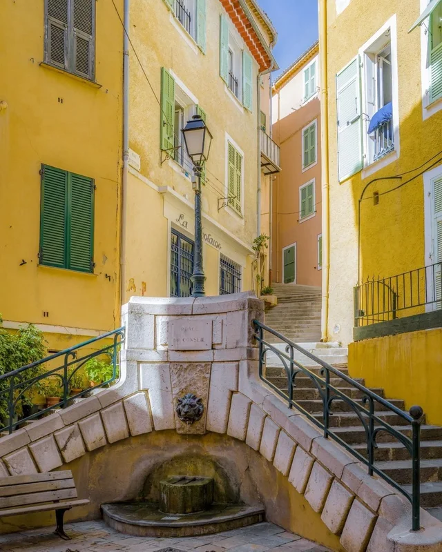 A dazzling town to spend your summer holiday ☀️
—
📌 #Villefranchesurmer #nice #france #gr