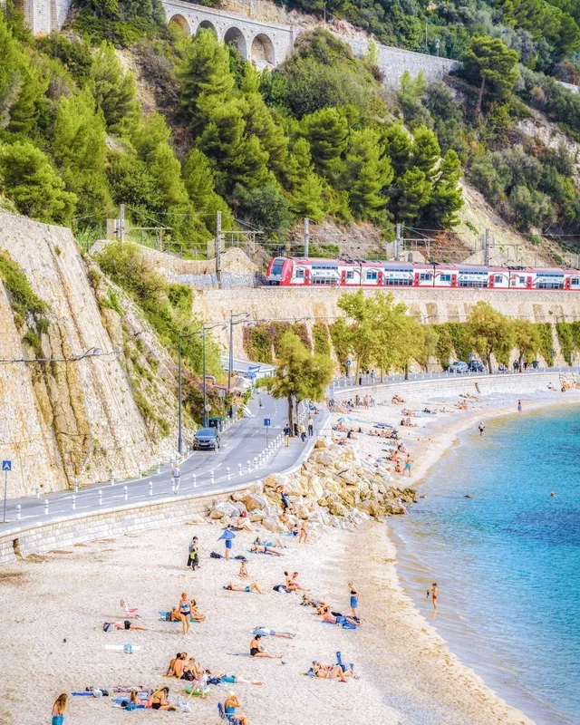 A dazzling town to spend your summer holiday ☀️
—
📌 #Villefranchesurmer #nice #france #gr