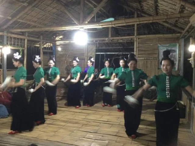 múa xoè Thai Điện Biên