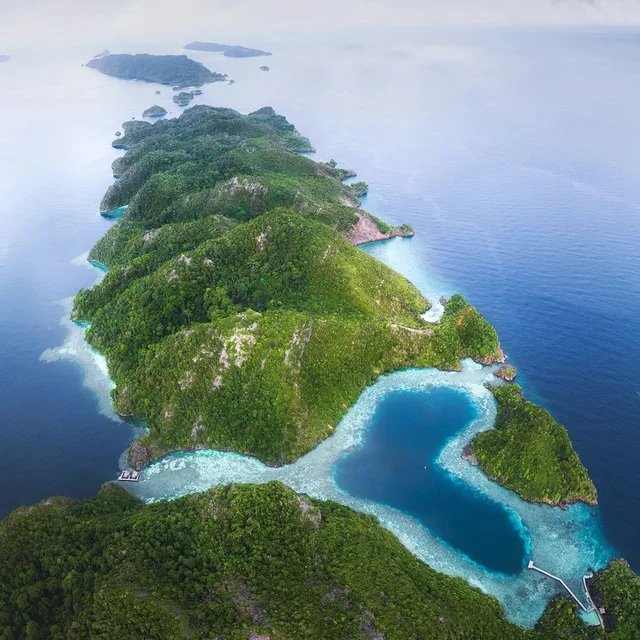 ❤️ Spectacular Love Lagoon in Misool, Raja Ampat ❤️
#indonesia #calicojack #wonderfulindon