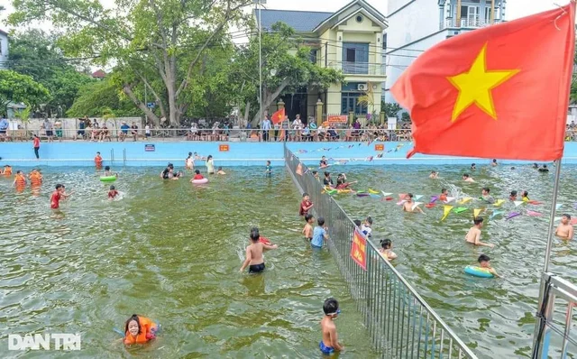 Hà Nội: Người dân ủng hộ 1,3 tỷ đồng biến ao làng thành "bể bơi" rộng 1.100m2 🌊🌊
---
Hàn