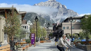 Banff, Alberta, Canada - Nét đẹp thiên nhiên hoang sơ và thị trấn sôi động